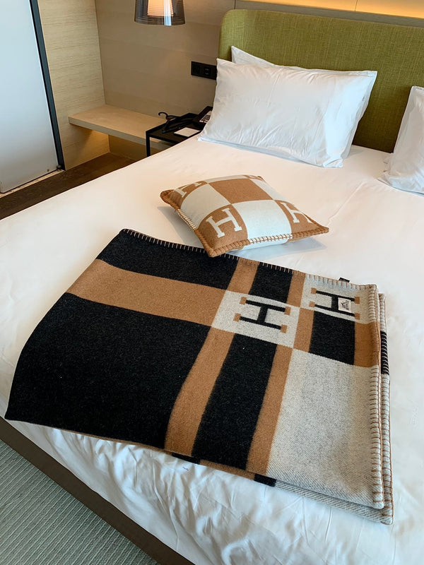 HM Avalon Throw Blanket Brown Black Wool Cashmere