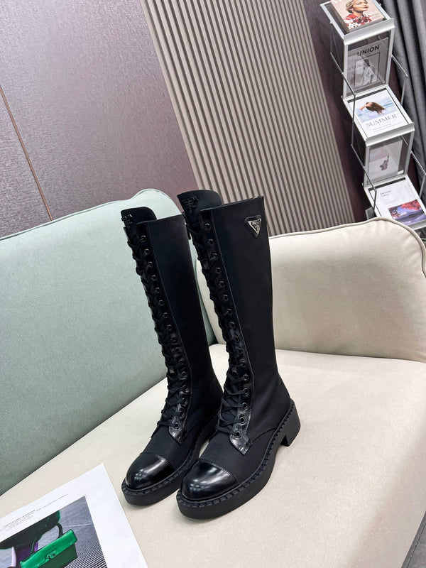 LACE-UP KNEE BOOTS IN BLACK DENIM AND SHEEPSKIN LINING