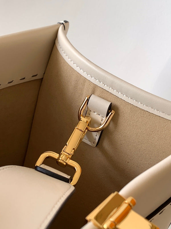 Fend Sunshine Medium Bag 35 White Leather