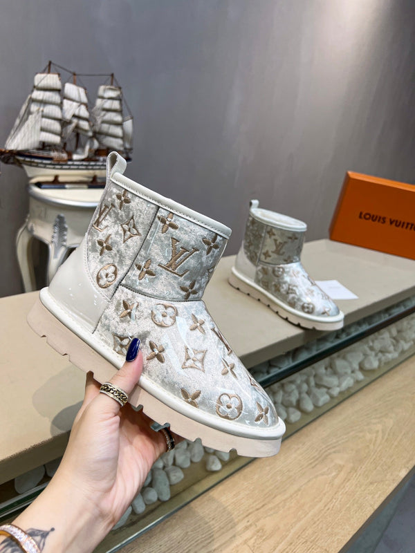 LV 25 Snow Boots Ivory Scratch-Resistant PVC Wool 576229