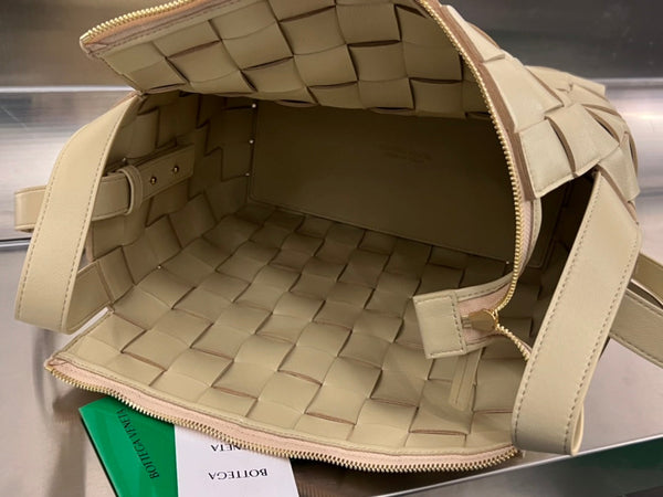 MEDIUM 28 CASSETTE BEIGE LAMBSKIN