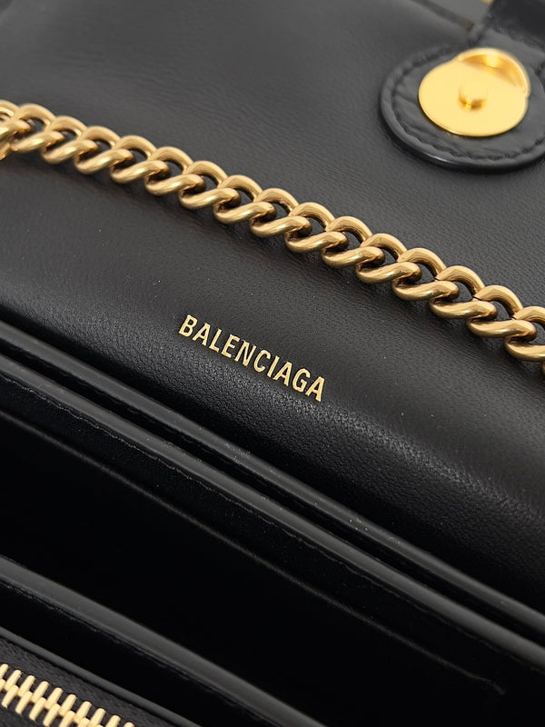 CRUSH CHAINED BAG 22 IN BLACK QUILTED CRUSHED CALFSKIN GOLD HARDWARE