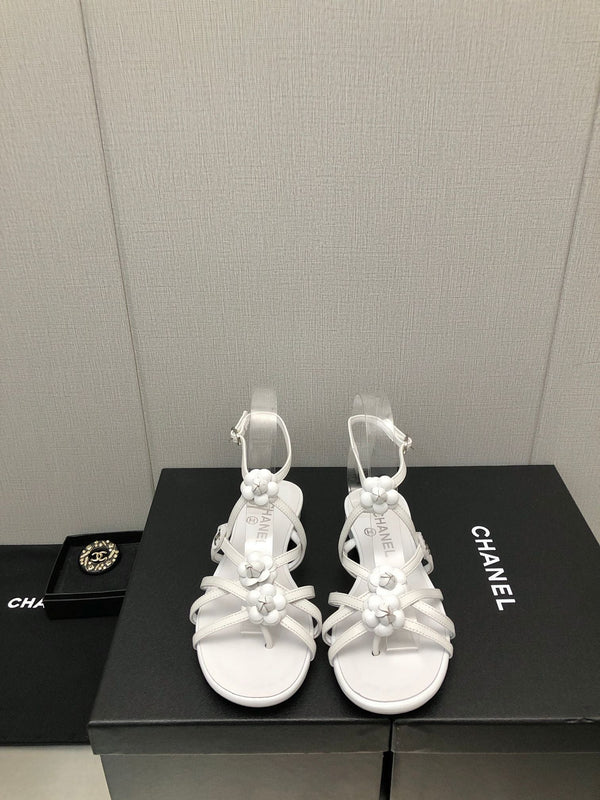FLORAL FLAT SANDAL IN WHITE LAMBSKIN