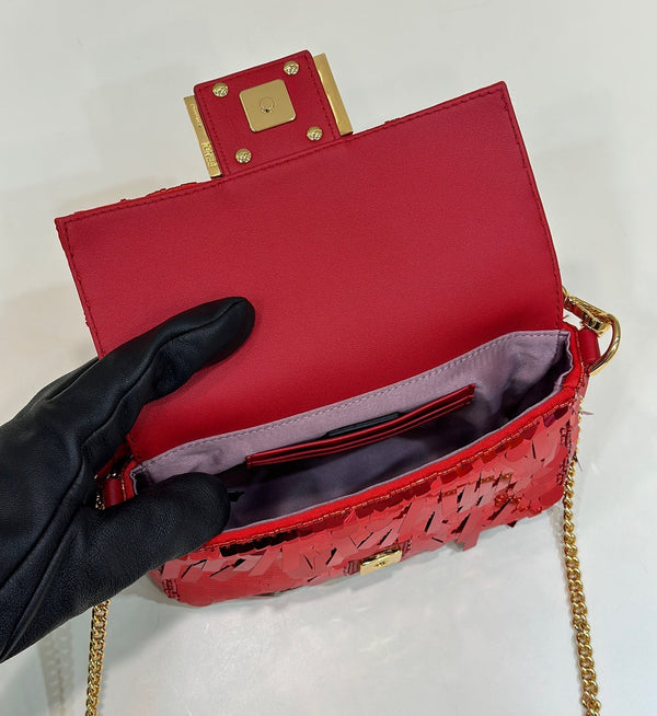 BAGUETTE WITH FF MOTIF 27 IN CERISH PINK SOFT LAMBSKIN GOLD HARDWARE