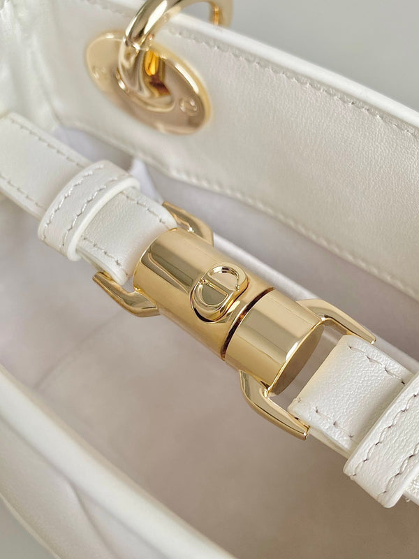 MINI LADY 19 IN WHITE LAMBSKIN