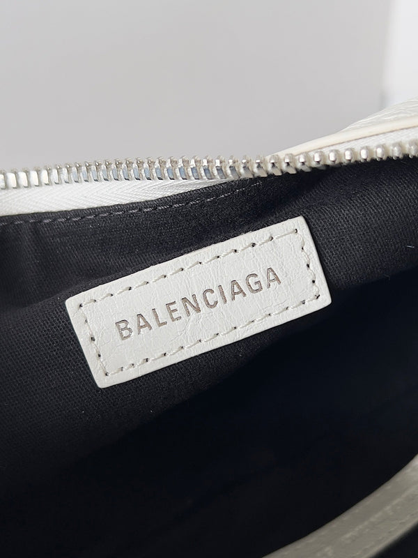 LE CAGOLE XS SHOULDER BAG 26 IN WHITE ARENA LAMBSKIN WITH PIERCING SILVER HARDWARE