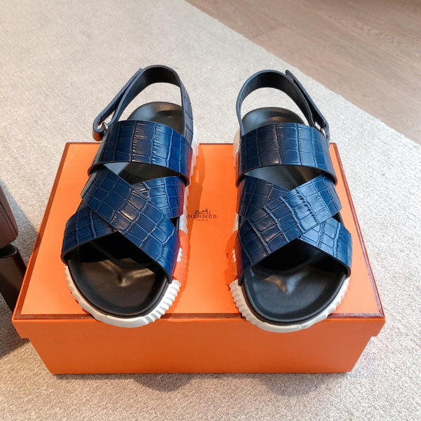 HM ELECTRIC CROCODILE MOTIF SANDAL AZURE CALFSKIN