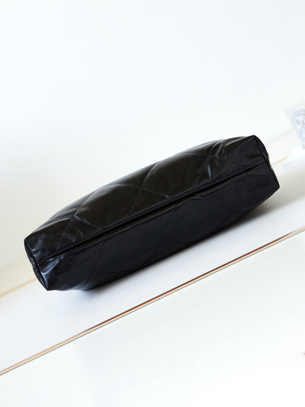 cc 22 hobo black calfskin black hardware
