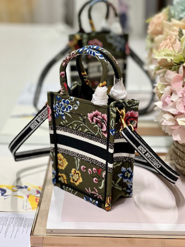 CD "Flower Green" Mini Book Tote 13.5 cm 336422