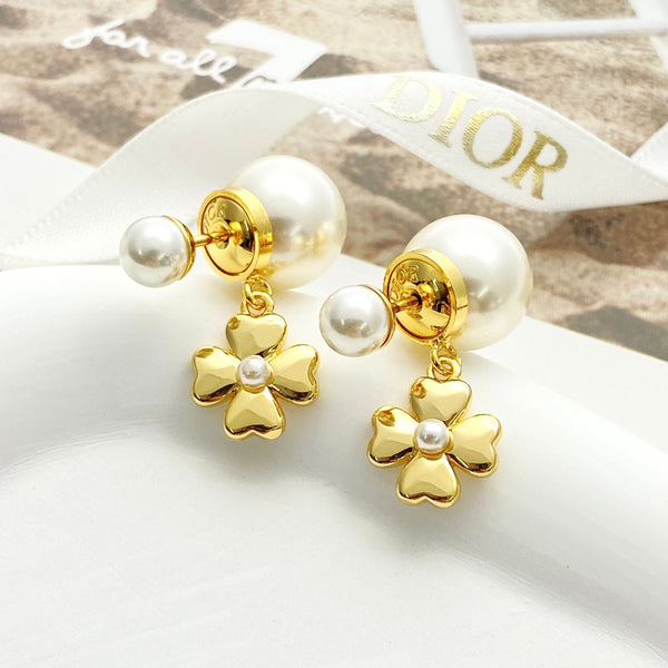 CD 26S Pearl Flower Drop Stud Earrings In Gold Tone Metal 629842