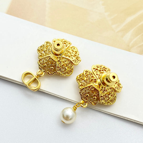 CD 26S Vintage Floral Pearl Drop Earrings In Gold Metal 631772
