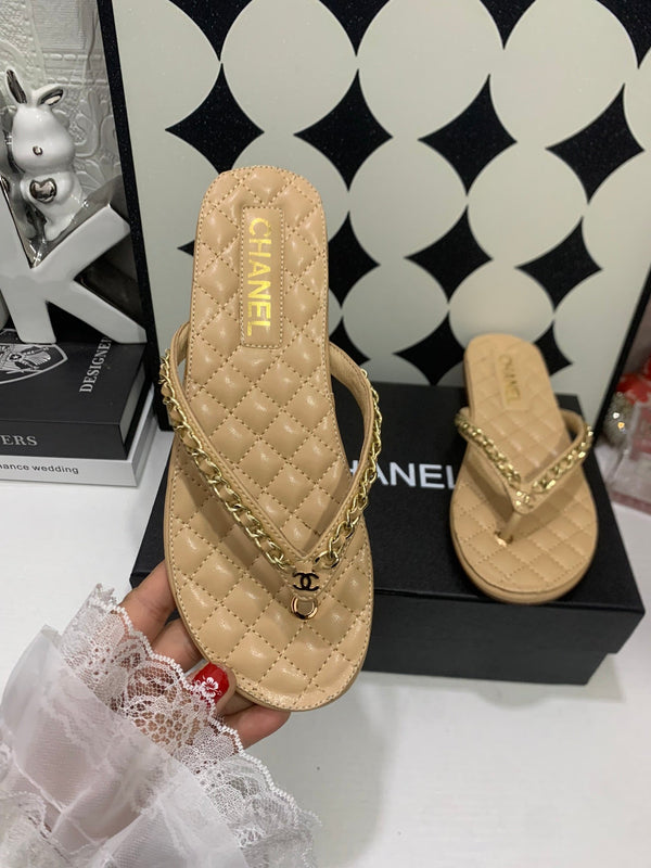 CC 26s Thong With Chain Beige Sheepskin 684867