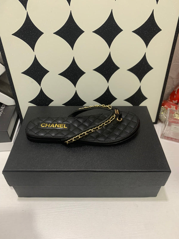 CC 26s Thong With Chain Black Sheepskin 684868
