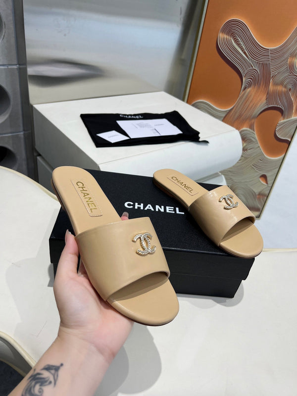 CC 26s Slide Beige Sheepskin 684902