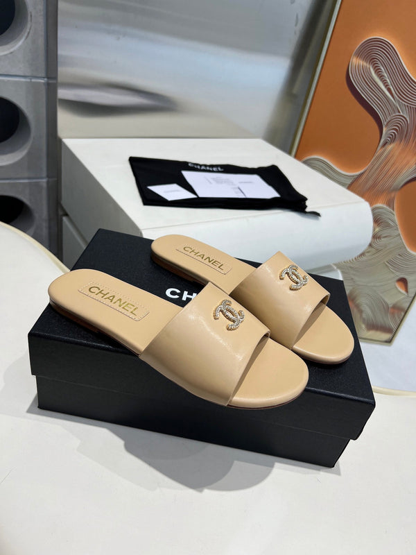 CC 26s Slide Beige Sheepskin 684902