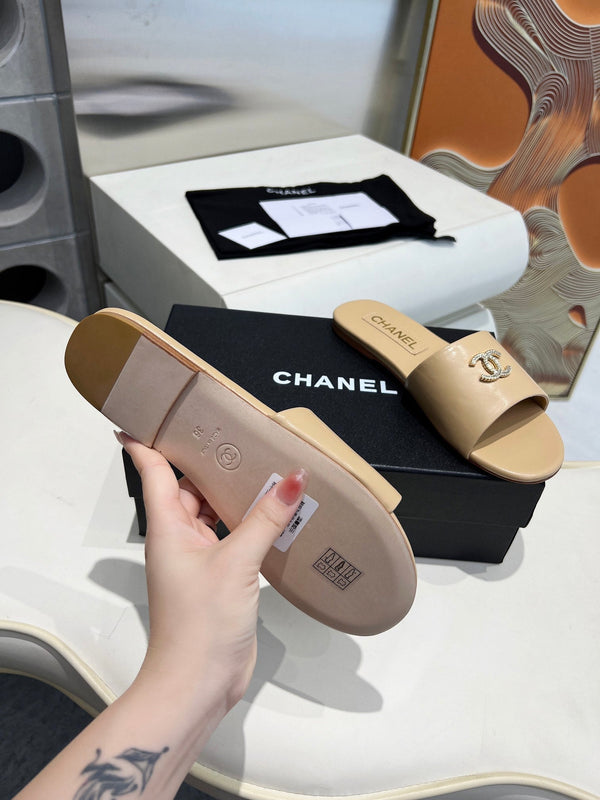 CC 26s Slide Beige Sheepskin 684902