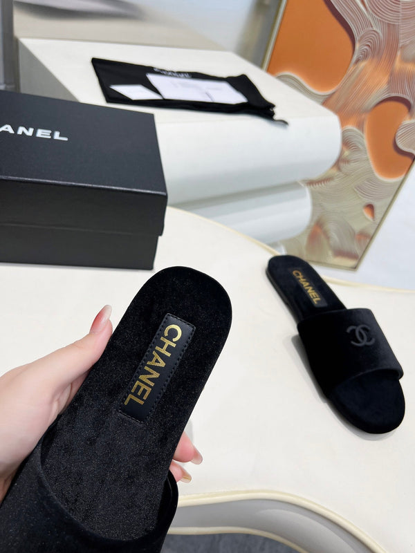 CC 26s Slide Black Velvet 684904