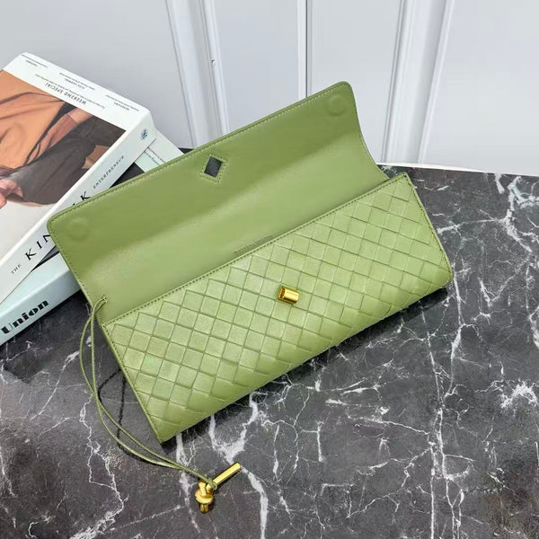 Bottega Veneta 2026 Andiamo Clutch 31cm Green Leather