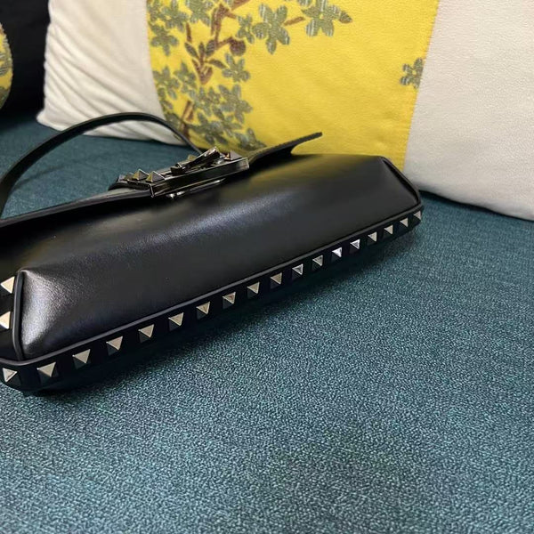VL Garavani Rockstud Shoulder Bag 26cm Black Calfskin