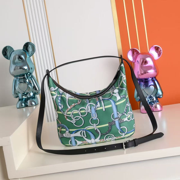 HM Sursoie To Go Pouch 22.5CM Green Swift Canvas