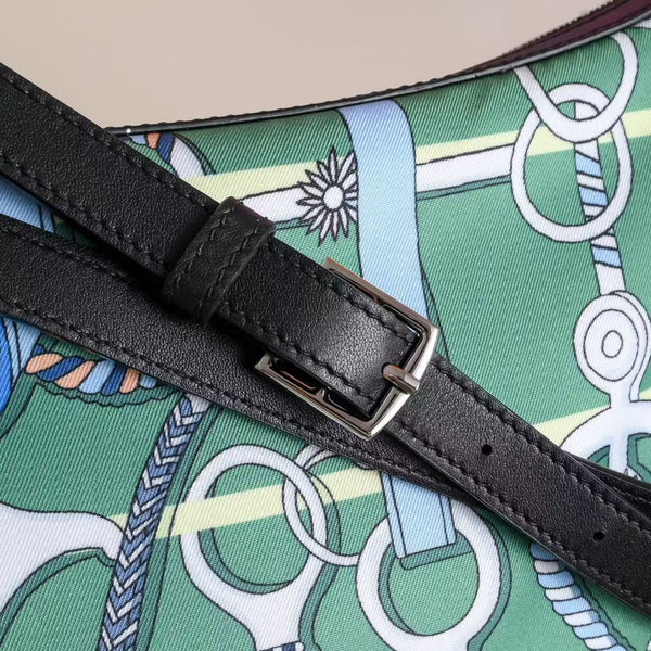 HM Sursoie To Go Pouch 22.5CM Green Swift Canvas