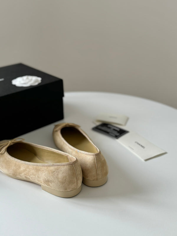 CC Ballet Flats Beige in Suede