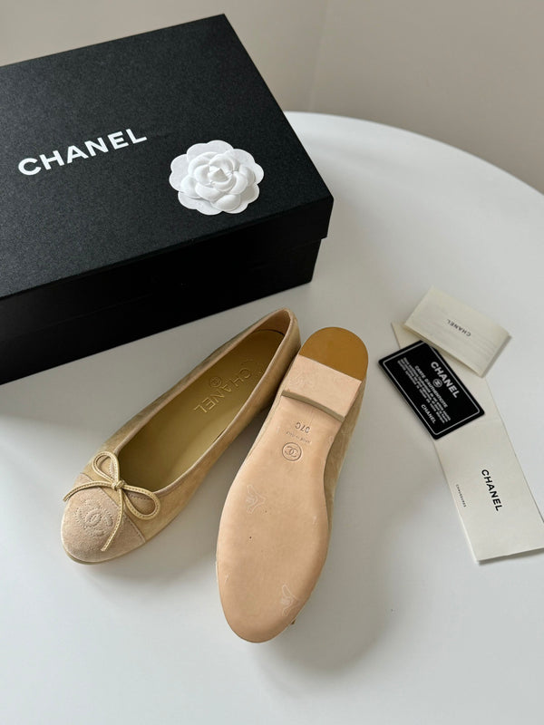 CC Ballet Flats Beige in Suede