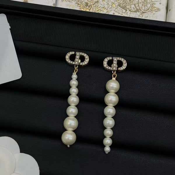 CD 30 Montaigne Earrings Crystal & Resin Pearl