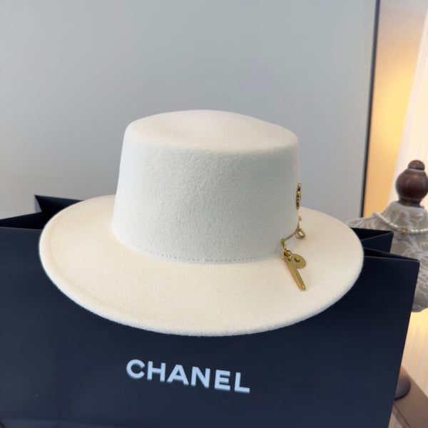 CC Four-leaf Clover Flat-brimmed Felt Hat 477651