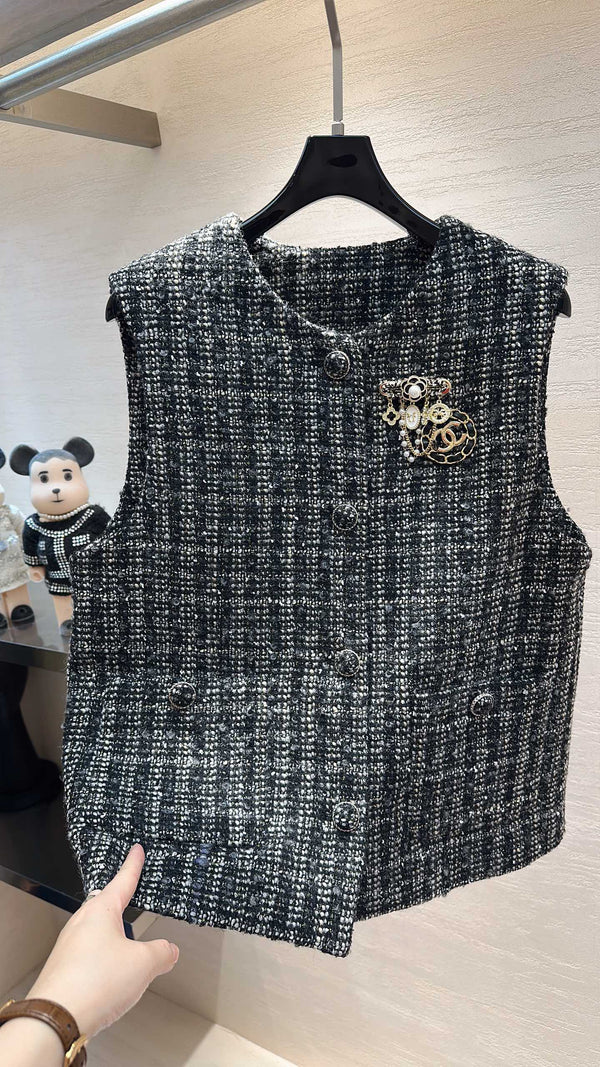 CC Vest Jacket Brooch Detail Black White Tweed 415577