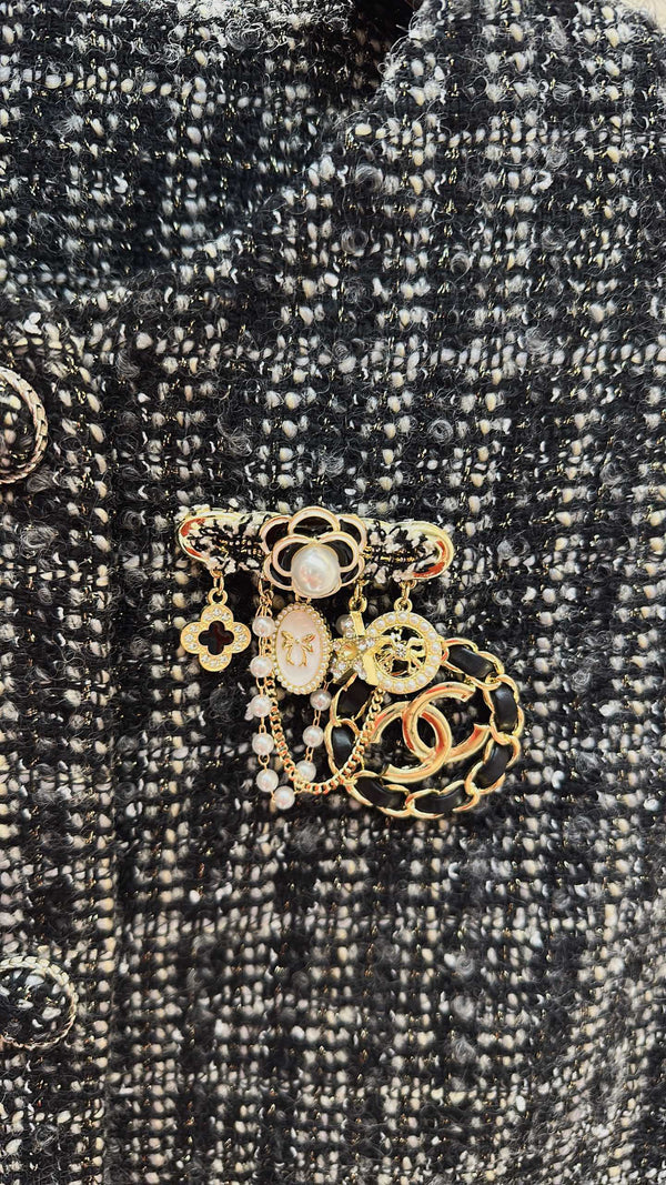 CC Vest Jacket Brooch Detail Black White Tweed 415577