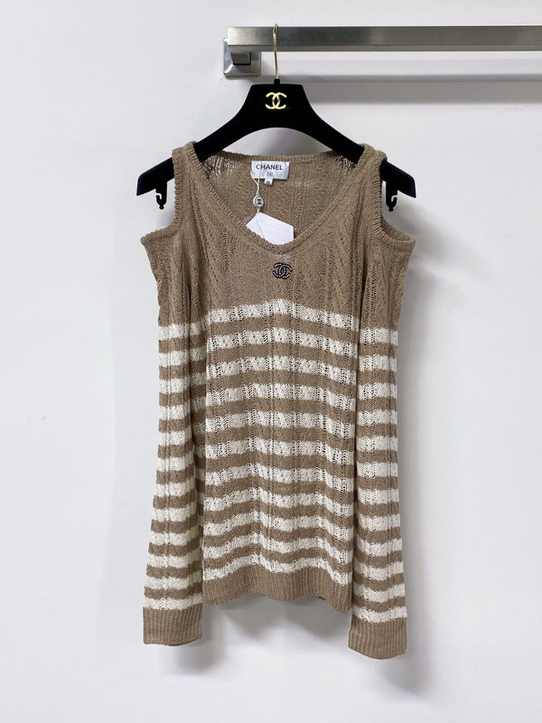 CC Cold-Shoulder Knit Top Enamel Logo Button Wool 799793