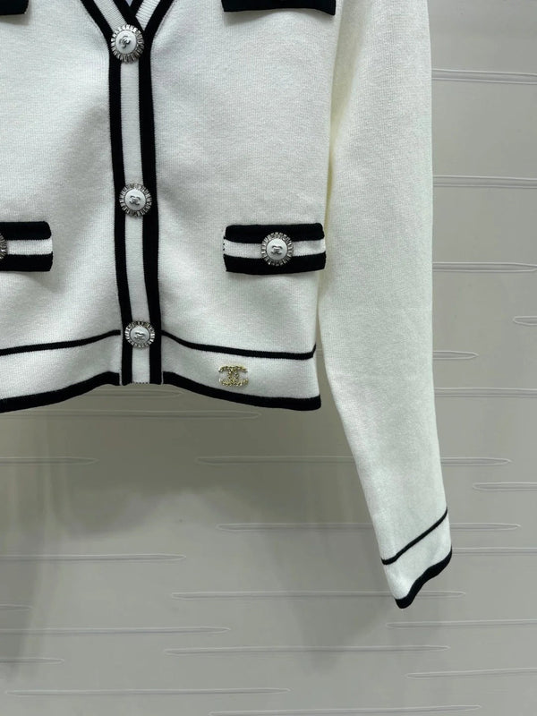 Chanel 2026 V-neck Knitted Long-sleeved Cardigan Wool 766458