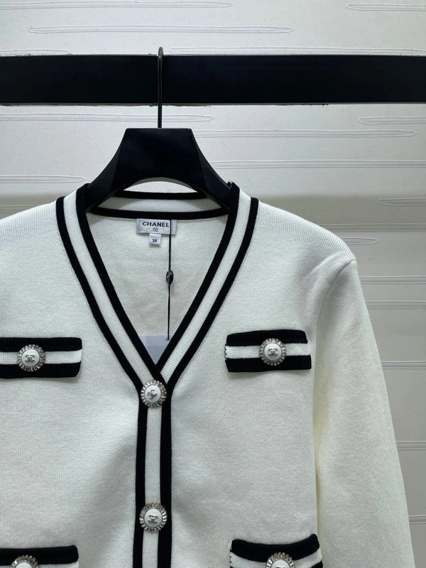 Chanel 2026 V-neck Knitted Long-sleeved Cardigan Wool 766458