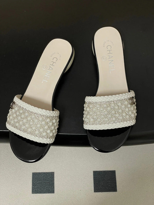 CC 2026 Pearl Flats Sandals Rhinestones Woven Sheepskin