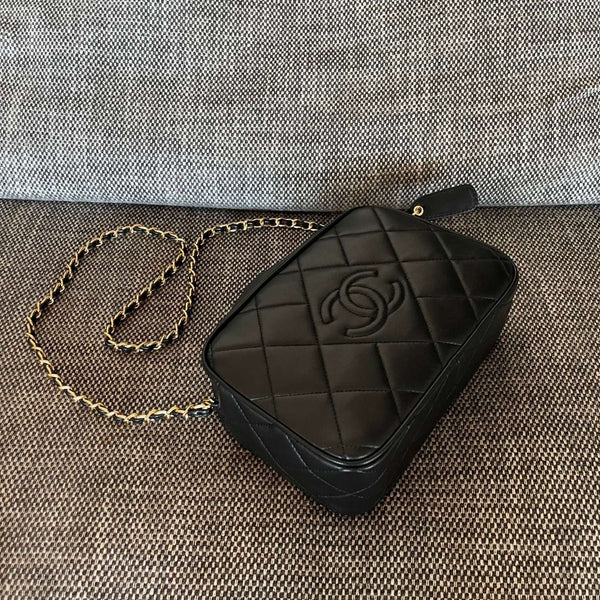 CC 2026 Quilted CC Diamond Camera Bag 23cm Black Calfskin