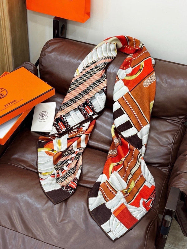 HM 26s Printed Square Scarf 140 In Silk 309334