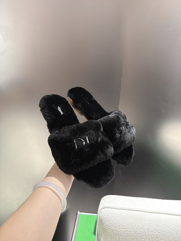 CD 26s Slippers Black Fur 999418