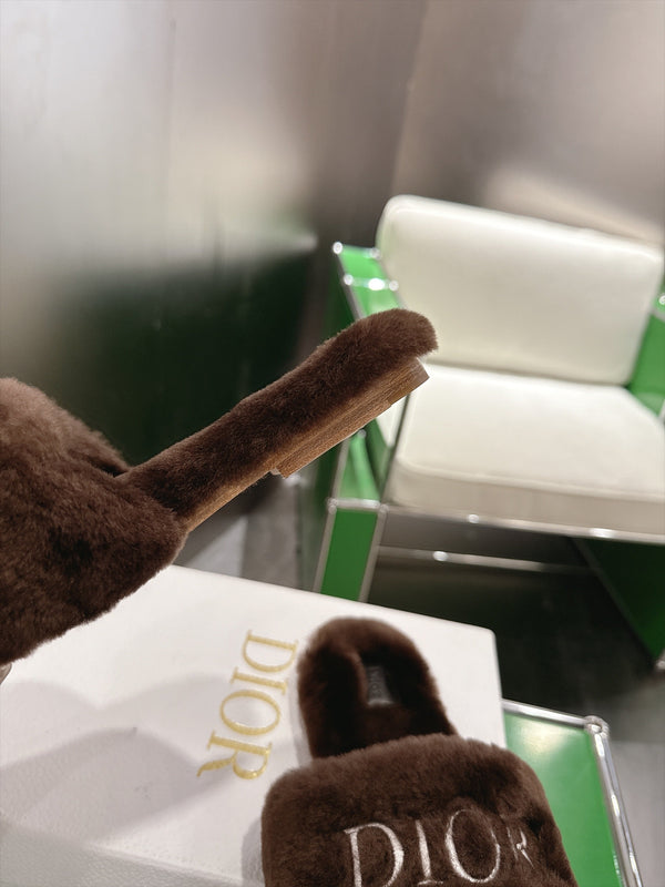 CD 26s Slippers Coffee Fur 999420
