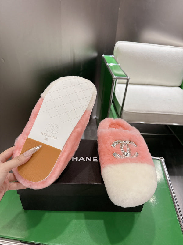 CC 26s Slippers White Pink Fur 999409