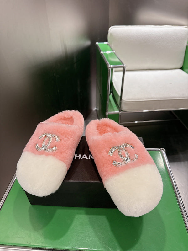 CC 26s Slippers White Pink Fur 999409