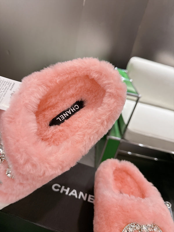 CC 26s Slippers White Pink Fur 999409