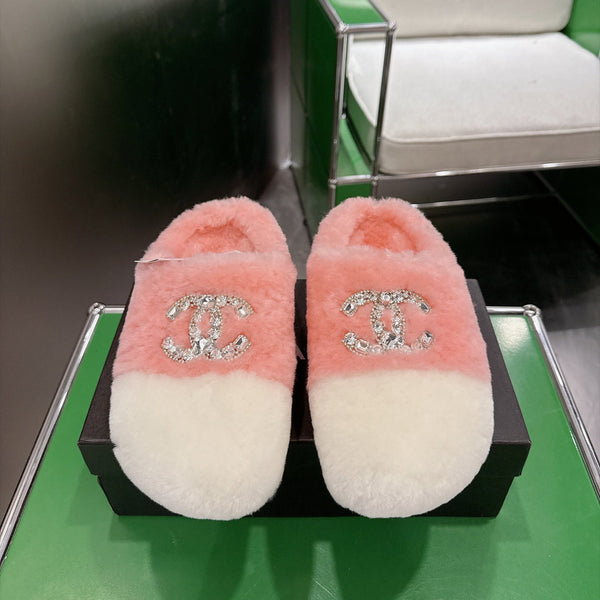 CC 26s Slippers White Pink Fur 999409