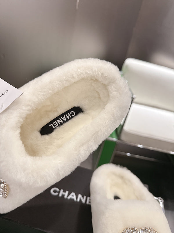 CC 26s Slippers Black White Fur 999411