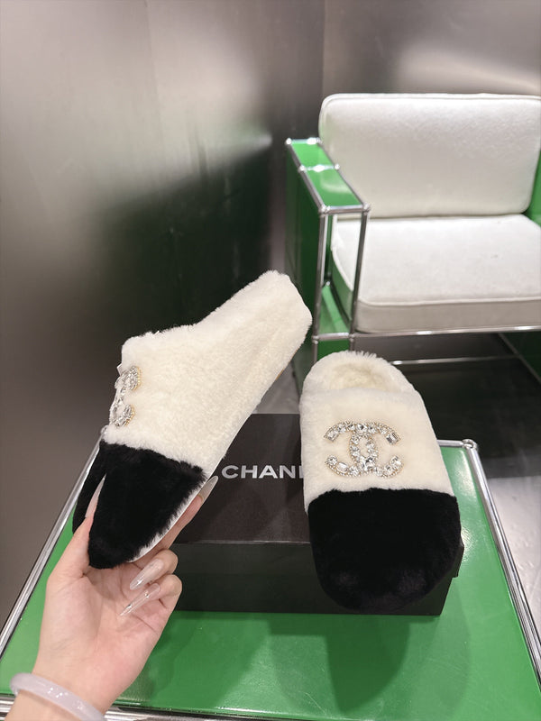 CC 26s Slippers Black White Fur 999411