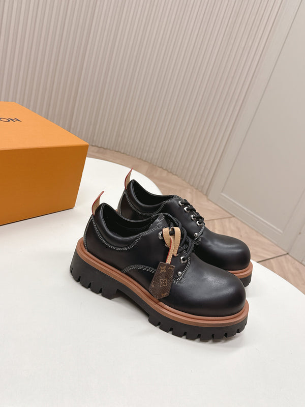 LV 26s Remix Derby Black Cowhide 595412
