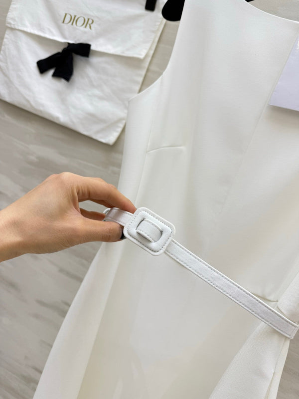 CD 26s Mid-Length Flared Dress Belt White Wool and Silk Shantung 414141