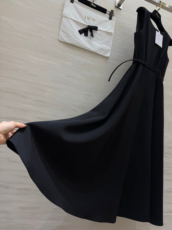 CD 26s Mid-Length Flared Dress Belt Black Wool and Silk Shantung 414143