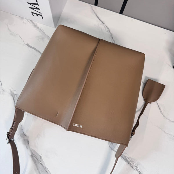 Loew Large Bilbao Bucket Brown Smooth Calfskin 289322