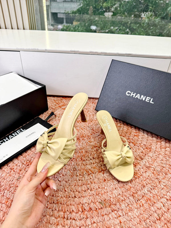CC 26s Bow Heels Sandals Beige Sheepskin 703673